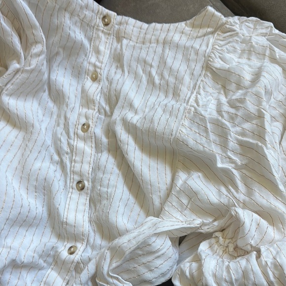 Elegant Cream Blouse with Ruffled Sleeves - Picture 7 of 9